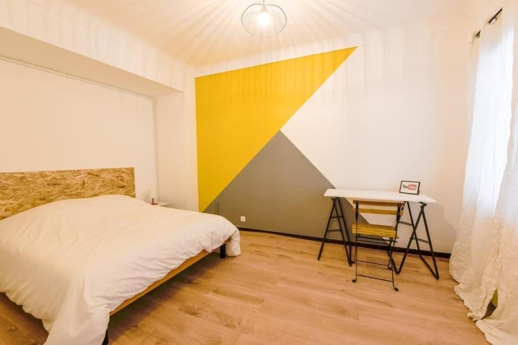 Charmant Logement Plein Pied Au Coeur Du Village Castelculier Esterno foto